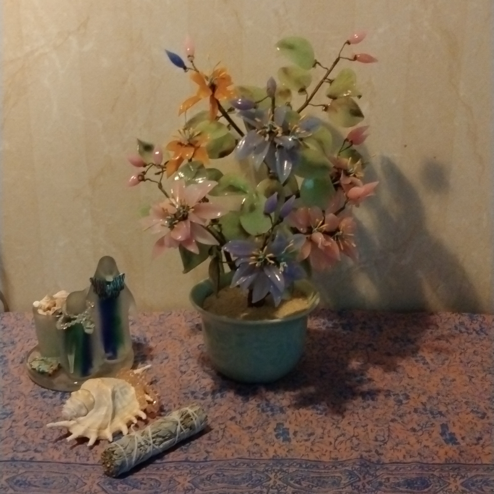 Vintage Japanese Jade Plant Light green planter Multicolored Flowers & Leaves